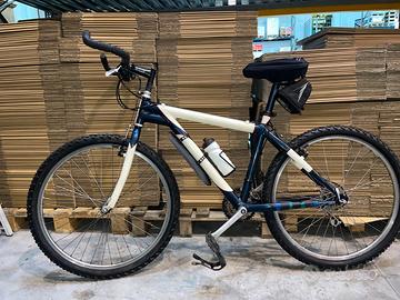 Mountain Bike MTB duke bicicletta