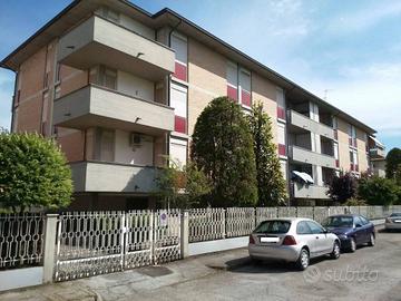 Appartamento di 150 m² con 4 locali e box auto a F