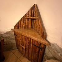mobile angolare di legno