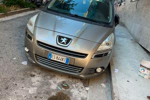 peugeot 5008 anno 2013