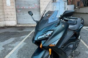 Tmax tech con tagliandi certificati in yamaha