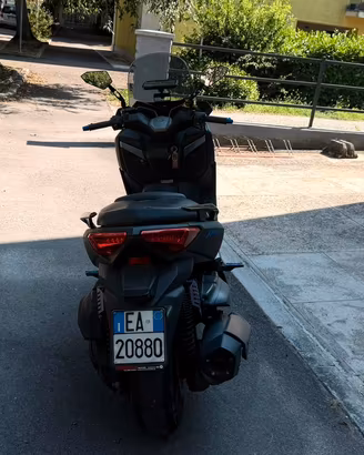 YAMAHA XMAX 400