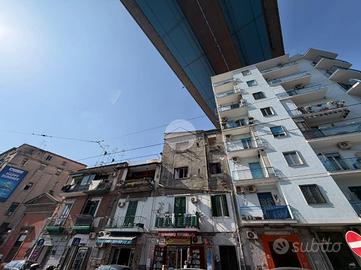 2 LOCALI A NAPOLI