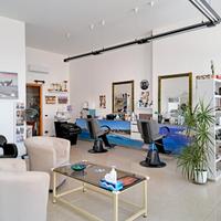 Locale commerciale con vetrata su strada