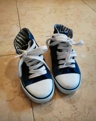 Scarpe bimbo united color of Benetton n.26/27