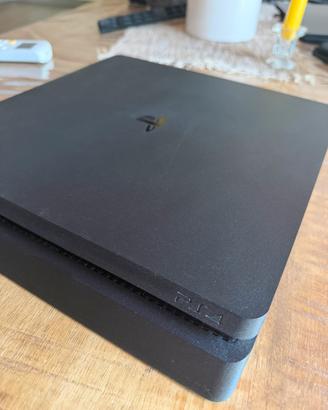 Ps4 1TB + 2 joystick