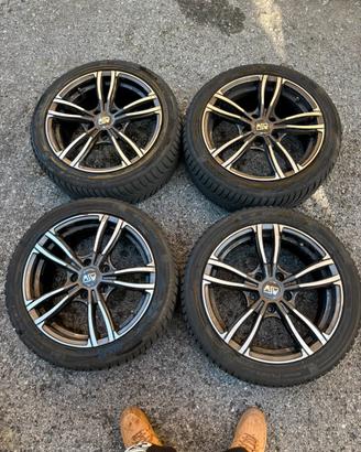 Cerchi in lega MSW 17’’ + gomme invernali Hankook.