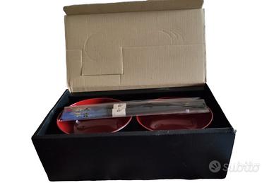 Due ciotole giapponesi in resina e 4 bacchette