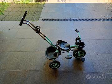 triciclo a pedali