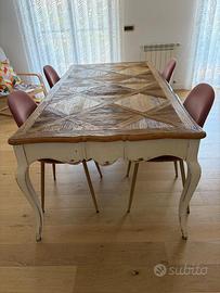 Tavolo in legno vintage e sedie