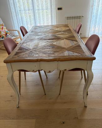 Tavolo in legno vintage e sedie