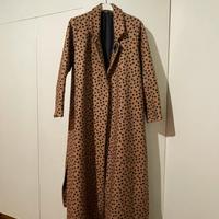 Cappotto beige a pois neri