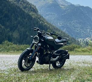 Husqvarna Svartpilen 125 - Solo 3.100km - Perfetta