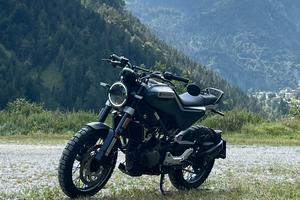 Husqvarna Svartpilen 125 - Solo 3.100km - Perfetta