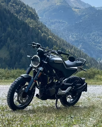 Husqvarna Svartpilen 125 - Solo 3.100km - Perfetta