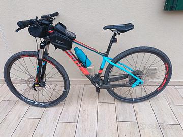 mtb Giant carbonio