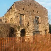Terreno mq 40.000 con fabbricato diruto