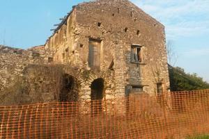 Terreno mq 40.000 con fabbricato diruto