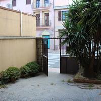 Casa indipendente su tre livelli con cortile