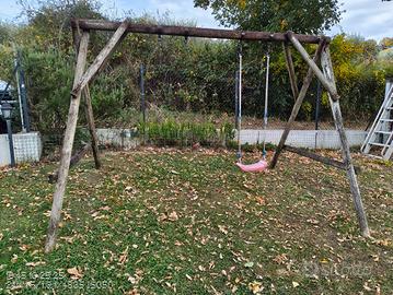 Altalena in legno da sistemare 