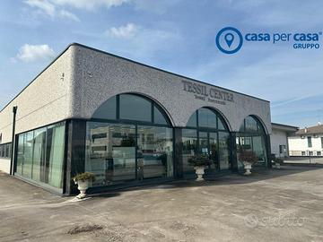 Capannone con area espositiva, magazzino e uffici