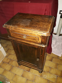 Comodino antiquariato