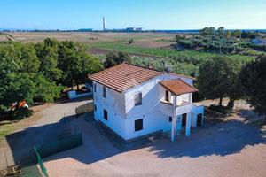 CASA SEMINDIPENDENTE A MONTALTO DI CASTRO