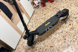 Monopattino elettrico jeep