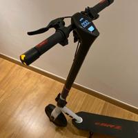 Monopattino elettrico Aprilia esrz