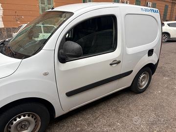 Furgone frigo trasporto alimenti