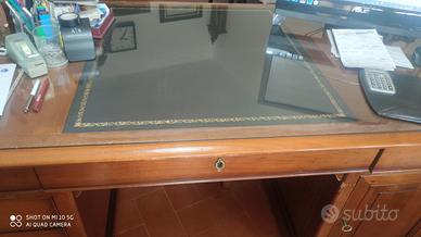 Scrivania in legno