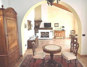 Villa di 280 m² con più di 5 locali a Canneto Pave
