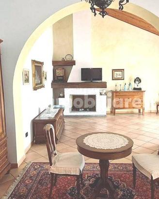 Villa di 280 m² con più di 5 locali a Canneto Pave