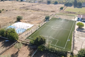 Terreno con zona sportiva privata