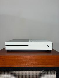 XBOX ONE S + 2 CONTROLLER