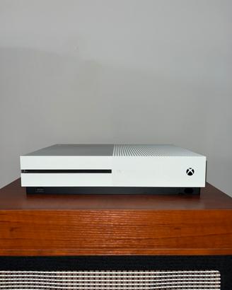 XBOX ONE S + 2 CONTROLLER