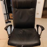 Sedia da ufficio girevole con braccioli – comoda a