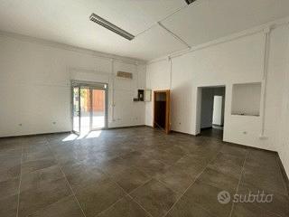 Locale commerciale fronte strada