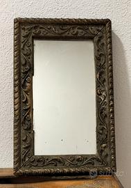 Specchio  antico con cornice in legno  decorata