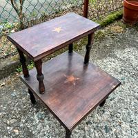 Tavolino vintage in legno a due livelli