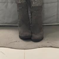 Stivale in camoscio grigio