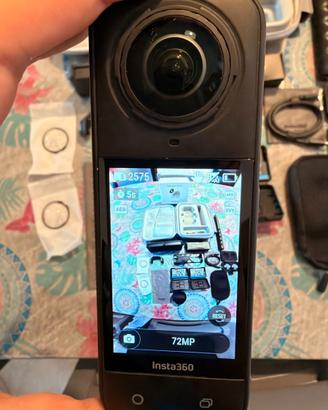 [PARI AL NUOVO] Insta360 X5 +MEGA KIT 13 Accessori