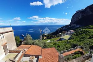 CASA SEMINDIPENDENTE A AMALFI