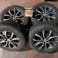 Cerchi in lega R17 con gomme da neve