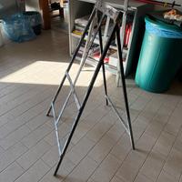 2 cavalletti per cartelli stradali