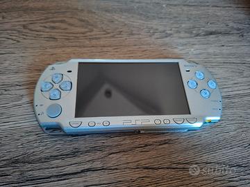 Psp 2004 Ice silver con lcd danneggiato 