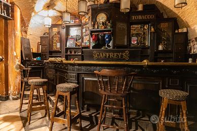 Irish Pub con arredi autentici