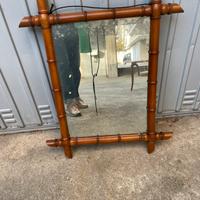 Specchio e attaccapanni