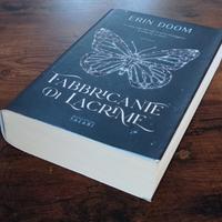 "Il fabbricante di lacrime" di Erin Doom