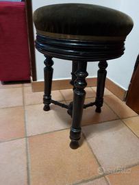 antico sgabello da pianoforte